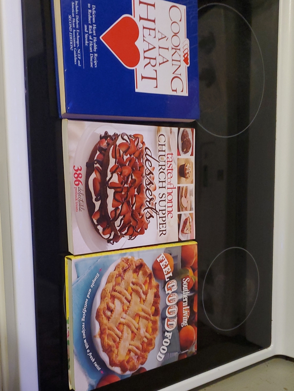 Three Cookbook Lot 2 Hard Cover. Southern Licibg, Taste Of Home And Cookin Ala ❤